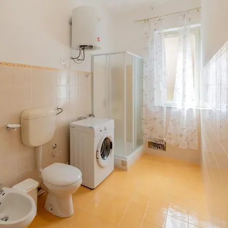 Apartment Ginevra Mandra Capreria